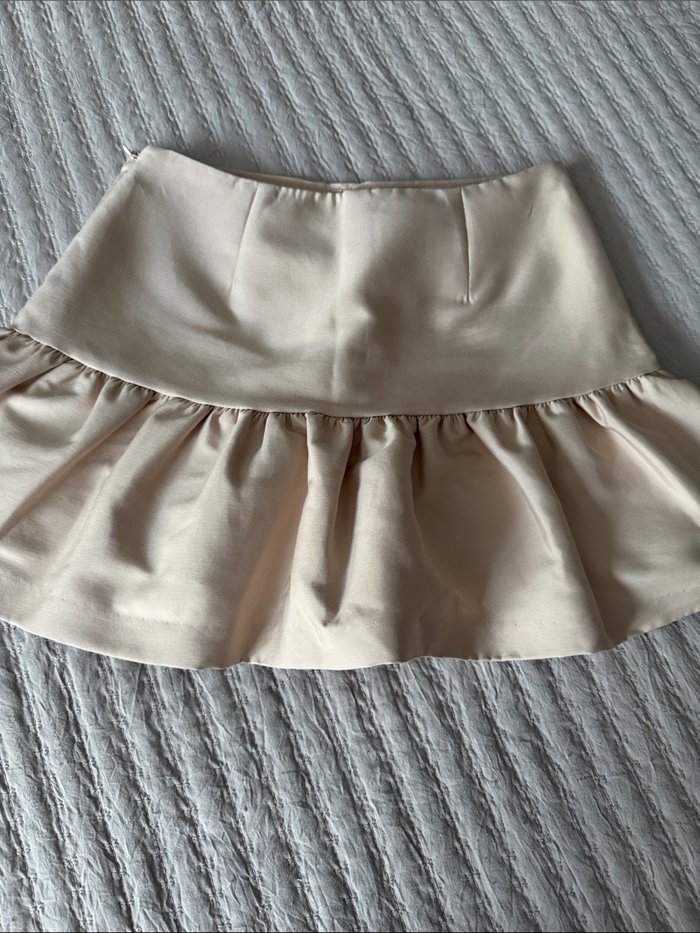 H&M Cream Mini Skirt w/Ruffle Creamy Beige Sz 4 ❤️ - Picture 8 of 9